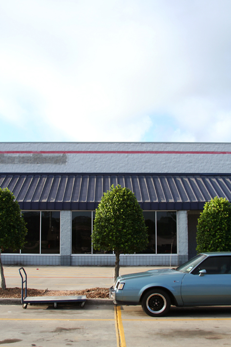 Pics of the Week Open 8 ::: Big Box Topiary Photo of Exterior Lowes Big Box