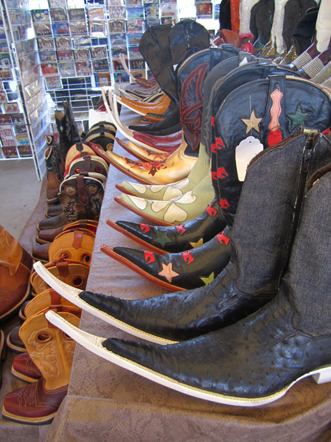 Pics of the Week Open 27 ::: Pointy Boots © Silvana Micolich